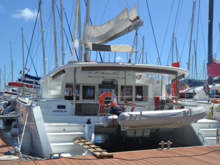 Location bateau Le Marin pas cher Lagoon 450