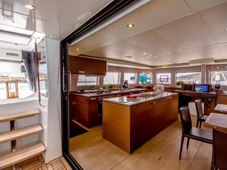 Catamaran à louer à Ellinikó au meilleur prix