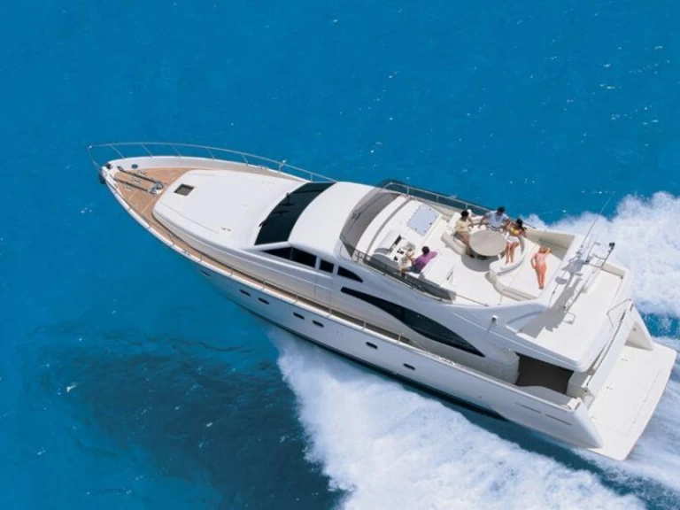 Location Yacht Ferretti avec permis