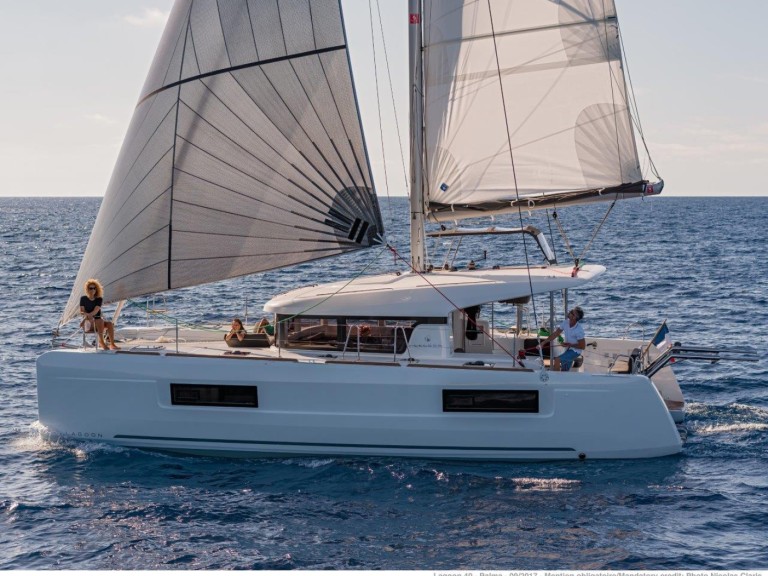 Location bateau Lávrio pas cher Lagoon 40