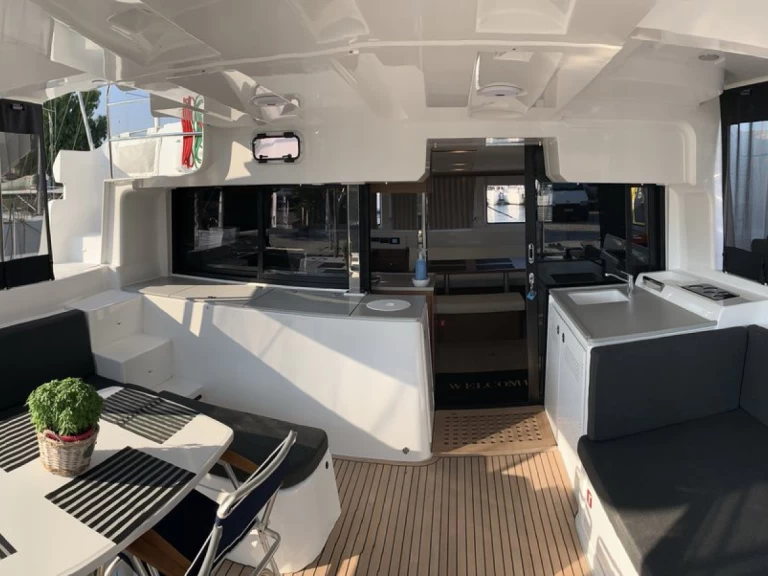 Location bateau Lagoon Lagoon 46 à Álimos sur Samboat