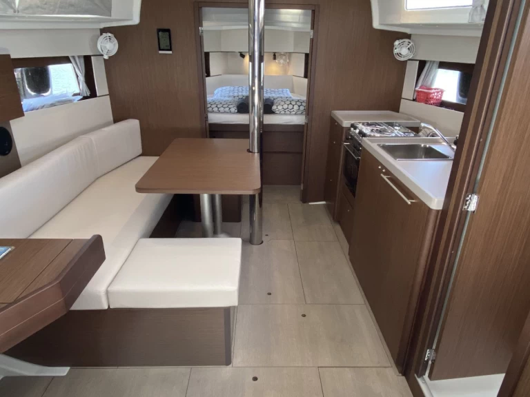 Louer Voilier avec ou sans skipper Bénéteau à Pula