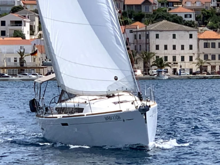 Location bateau Jeanneau Sun Odyssey 389 à Rogoznica sur Samboat