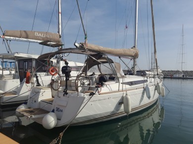 Jeanneau Sun Odyssey 439 jednotlivci a charterové společnosti v Marina d'Arechi