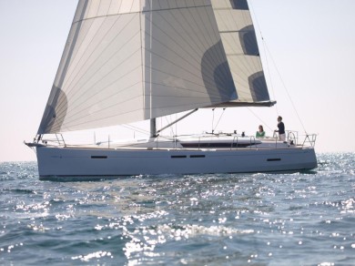 Hire Sailboat Jeanneau with a boat licence