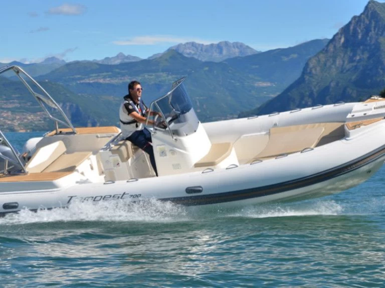 Louez un Capelli Tempest 700 à Marseille