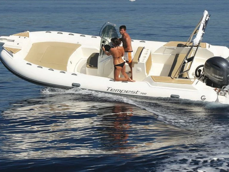 Location bateau Marseille pas cher Tempest 700