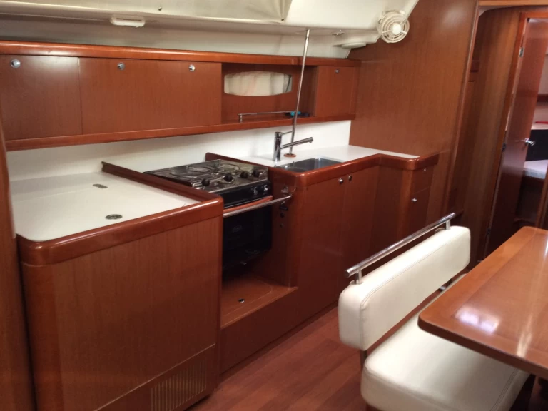 Location à Álimos - Bénéteau Oceanis 43 sur SamBoat