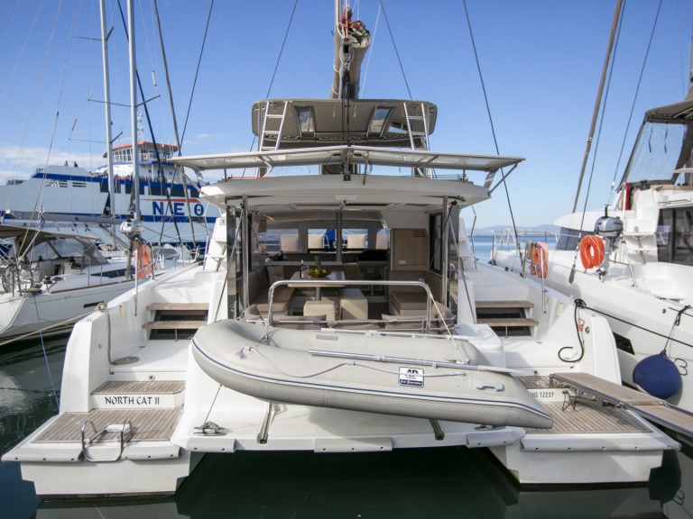 Catamaran à louer à Keramotí au meilleur prix