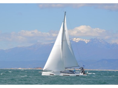 Jeanneau Sun Odyssey 440 charter bareboat or skippered in  Keramotí