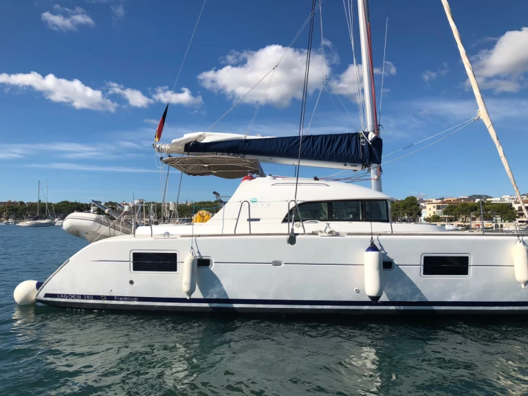 Catamaran à louer à Gouviá au meilleur prix