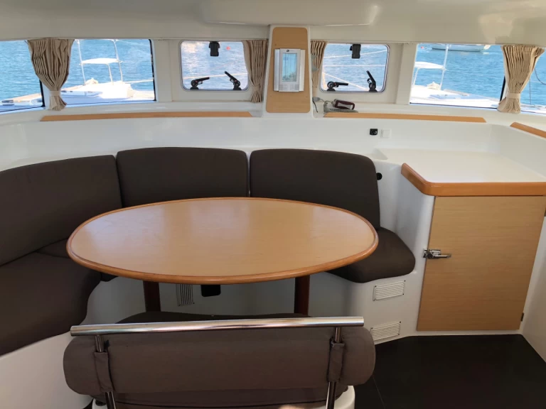 Lagoon Lagoon 380 S2 a louer à Gouviá