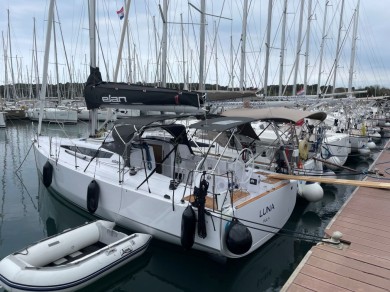 Ein Elan E4 mieten in Marina Veruda