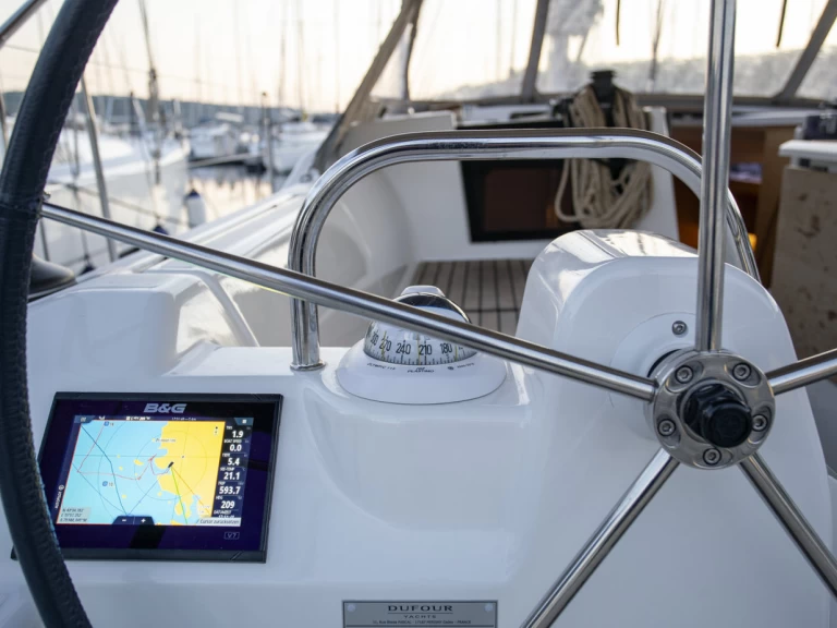 Location bateau Pula pas cher Dufour 412 Grand Large