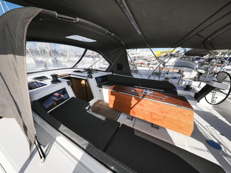 Location à Vodice - Dufour Dufour 530 sur SamBoat