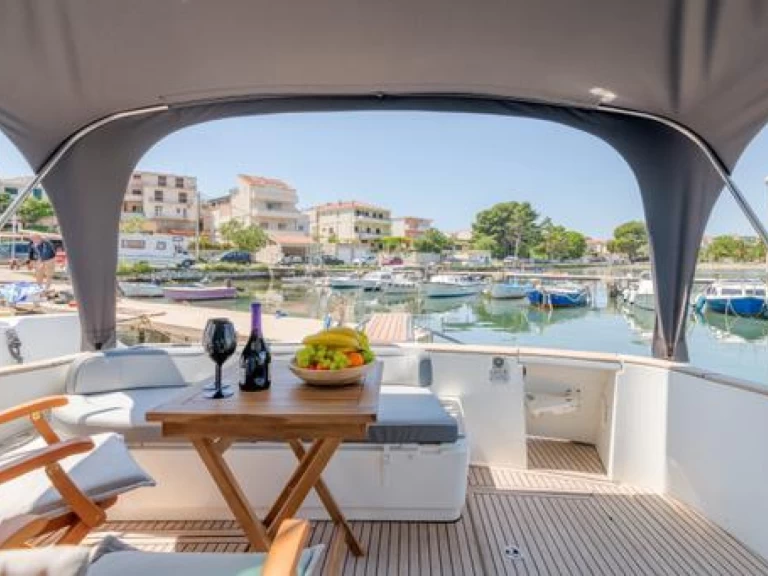 Bénéteau Antares 12 Cruising a louer à Split