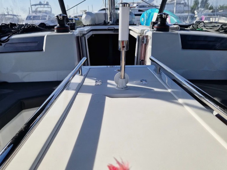 Louez un Bénéteau Oceanis 40.1 à Álimos