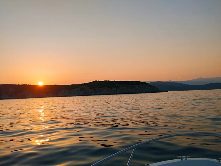 Location bateau Porto-Vecchio pas cher Cap Camarat 5.5 CC Serie 2