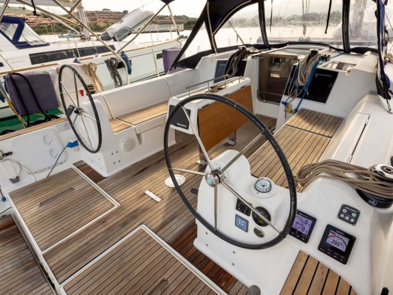 Location à Golfo Aranci - Dufour Dufour 382 Grand Large sur SamBoat