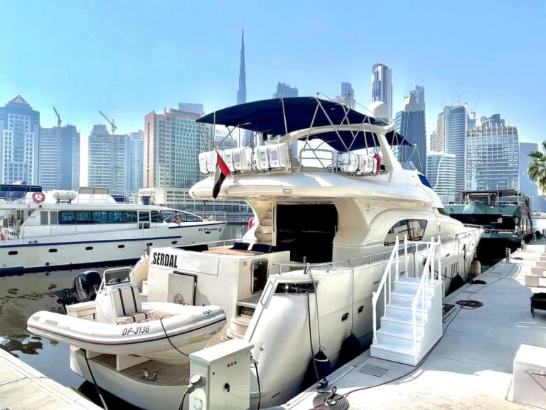 Location Yacht à Dubai Marina - de bris italian 85