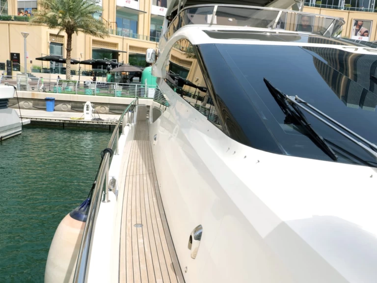 Louer Yacht avec ou sans skipper Galeon à Dubai Marina