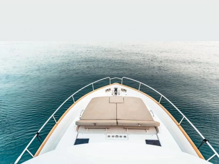 Location bateau Dubai Marina pas cher Azimut 46 Fly