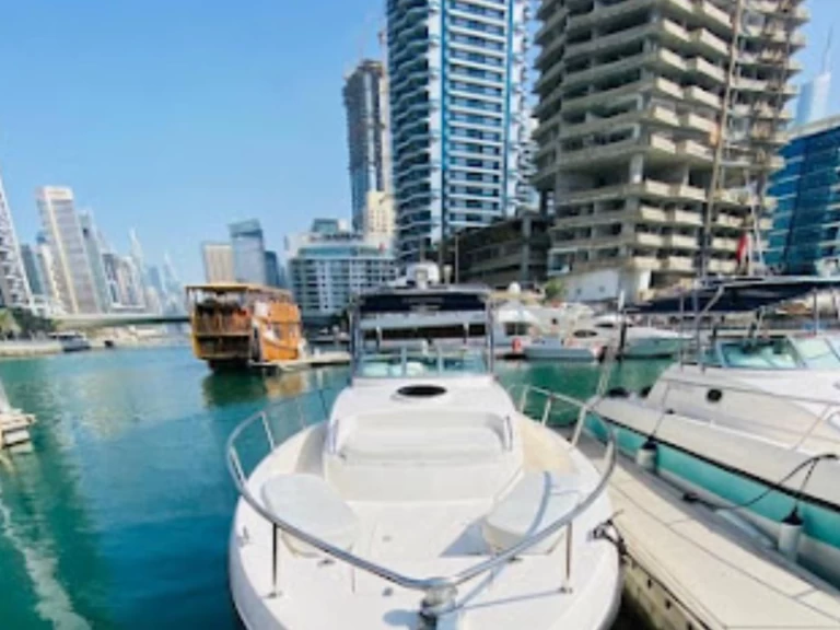 Louer Bateau à moteur avec ou sans skipper Gulf Craft - Majesty Yachts à Dubai Marina