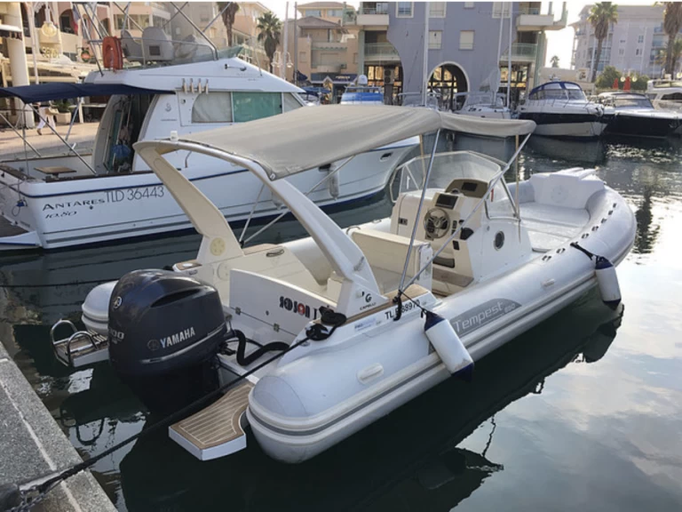 Louez un Nuova Jolly Prince 25 à Les Salins d'Hyères