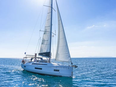 Bénéteau Oceanis 40.1 charter bareboat or skippered in  Lefkáda