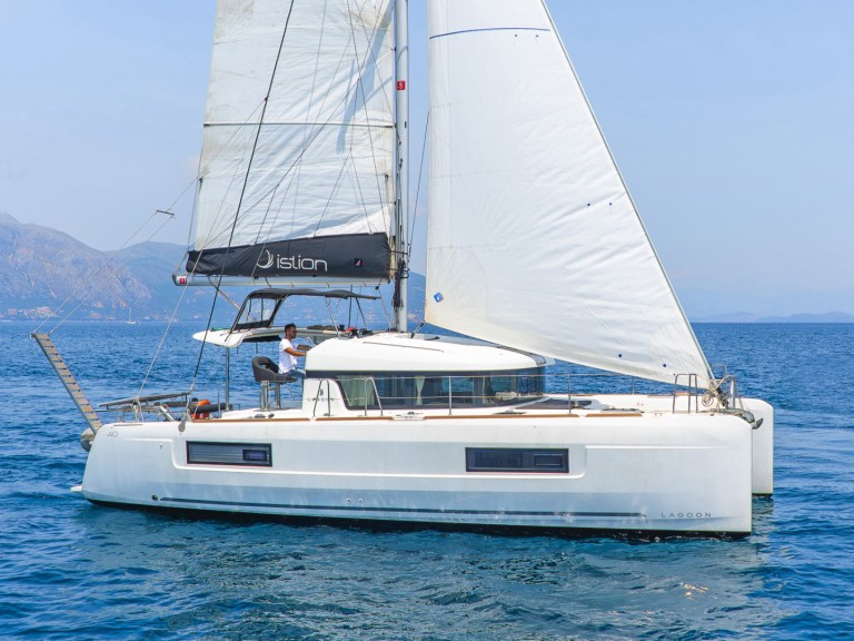Location bateau Gouviá pas cher Lagoon 40
