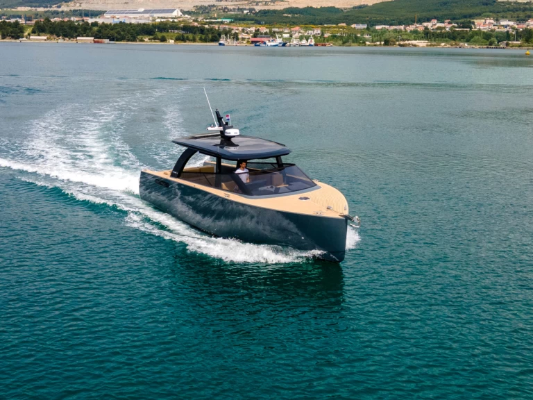 Louer Bateau à moteur avec ou sans skipper Colnago à Split