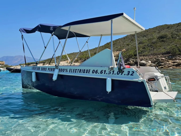 Bateau à moteur à louer à Saint-Florent au meilleur prix