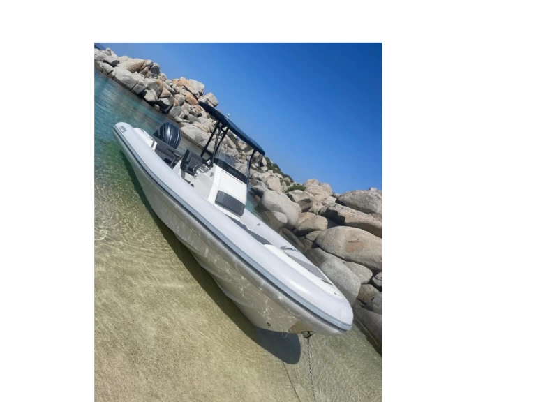 Louer Semi-rigide avec ou sans skipper RIBTECH à Bonifacio