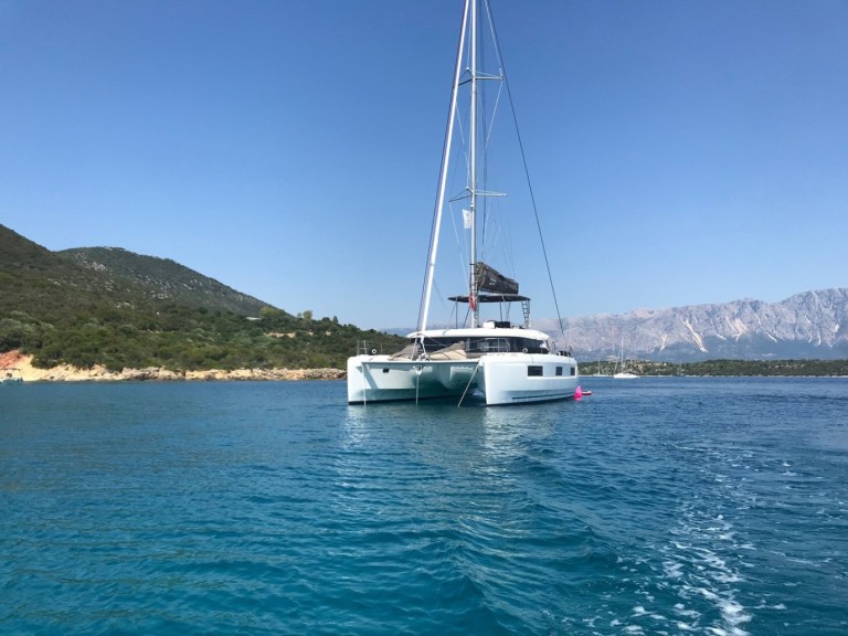 Catamaran à louer à Port de Lefkada au meilleur prix