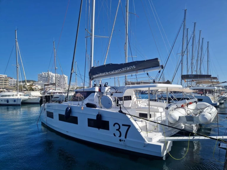 Catamaran à louer à Sant Antoni de Portmany au meilleur prix