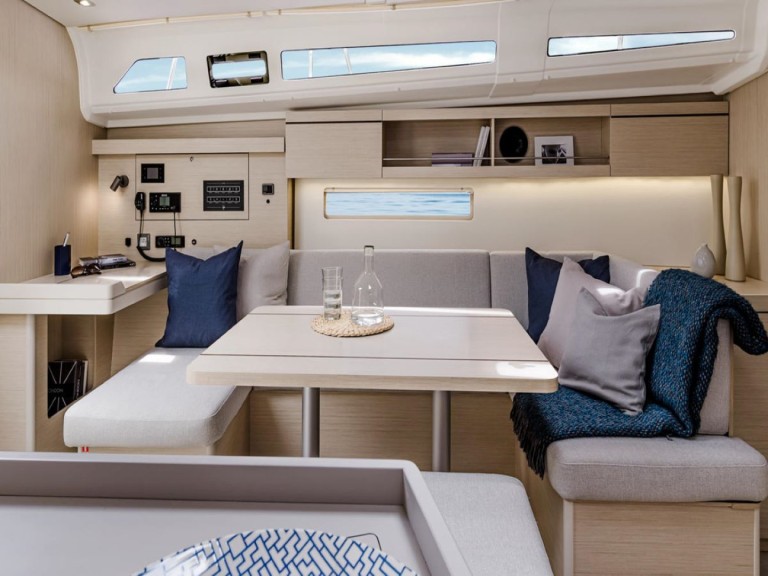 Location bateau Bénéteau Oceanis 40.1 à Pouzoles sur Samboat