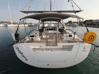 Ein Bénéteau Oceanis 45 mieten in Sukošan