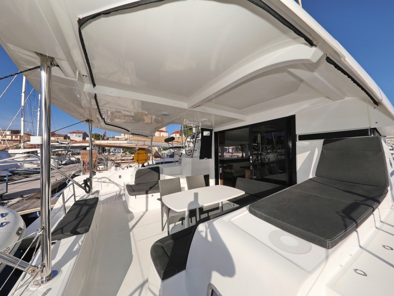 Catamaran à louer à Sibenik au meilleur prix