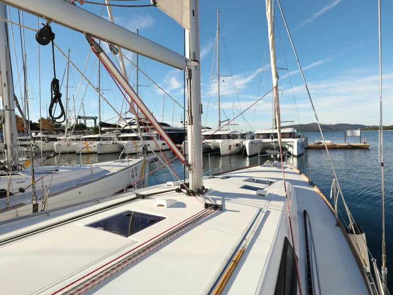 Bénéteau Oceanis 45 a louer à Trogir