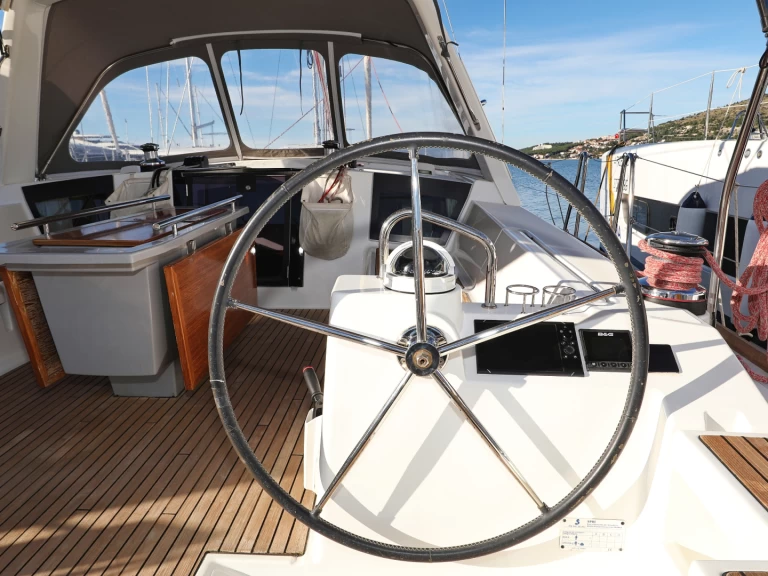 Bénéteau Oceanis 45 a louer à Trogir