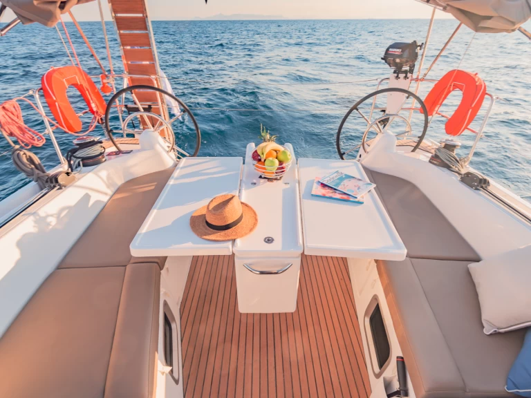 Location bateau Jeanneau Sun Odyssey 410 à Álimos sur Samboat
