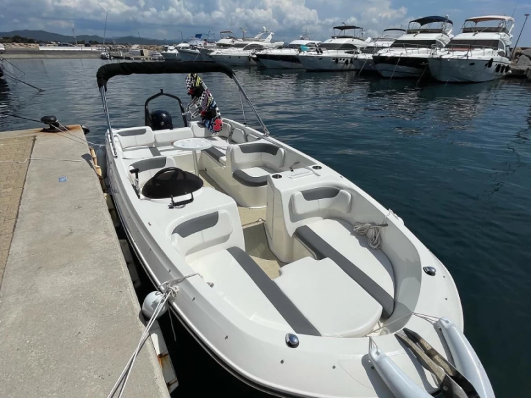 Location bateau Bayliner Element E7 à Hyères sur Samboat