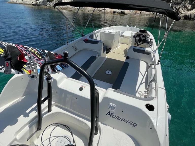 Location bateau Bayliner Element E7 à Hyères sur Samboat