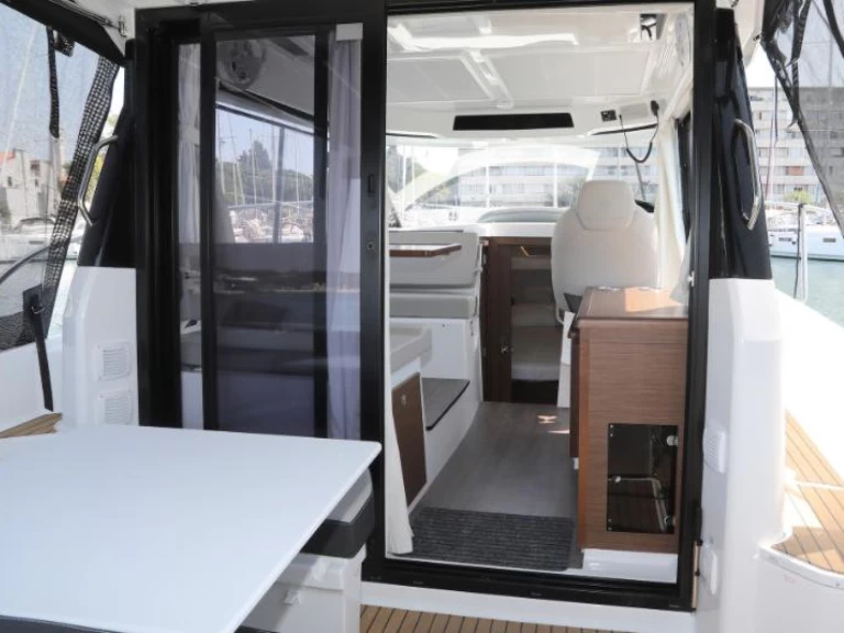 Location Bateau à moteur Jeanneau avec permis