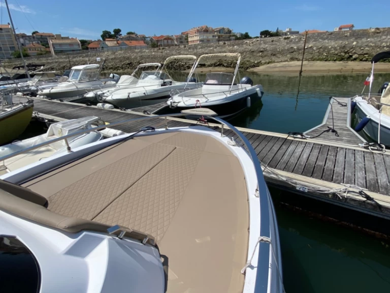 Location Bateau à moteur Ranieri avec permis