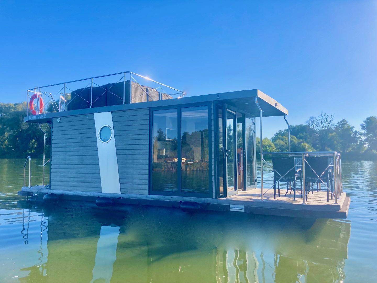 Campi 300 licence-free eco solar houseboat charter in Ketzin, Germany
