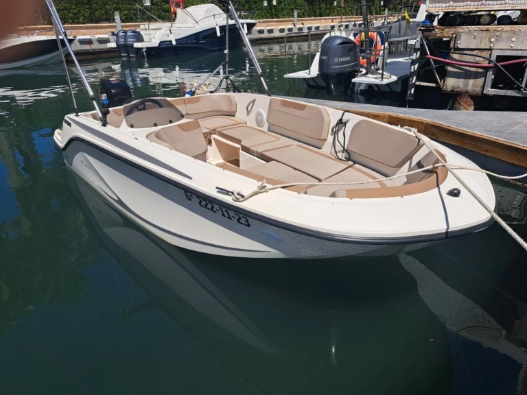 Bateau à moteur à louer à Javea au meilleur prix