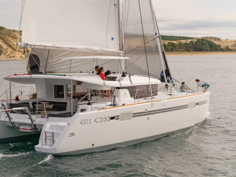 Louez un Lagoon Lagoon 450 Sport Top à Bas du Fort