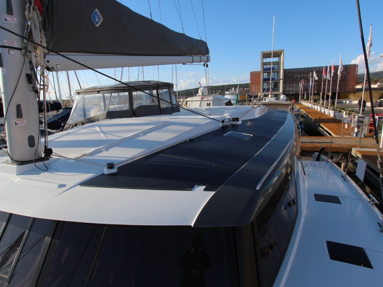 Location bateau Fountaine Pajot Tanna 47 à Olbia sur Samboat