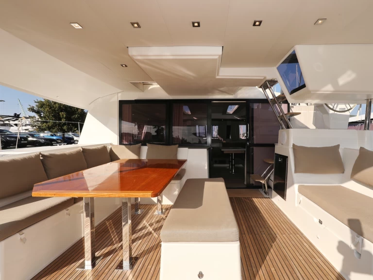 Louez un Fountaine Pajot Saba 50 à Trogir